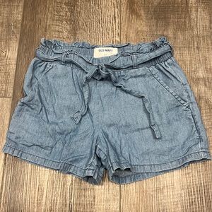Old Navy Chambray blue soft shorts with tie belt and pockets. Like new.